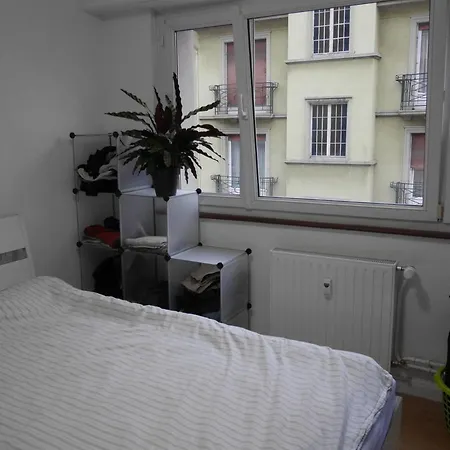 Charmant 2p + Ascenseur + Parking Appartement *